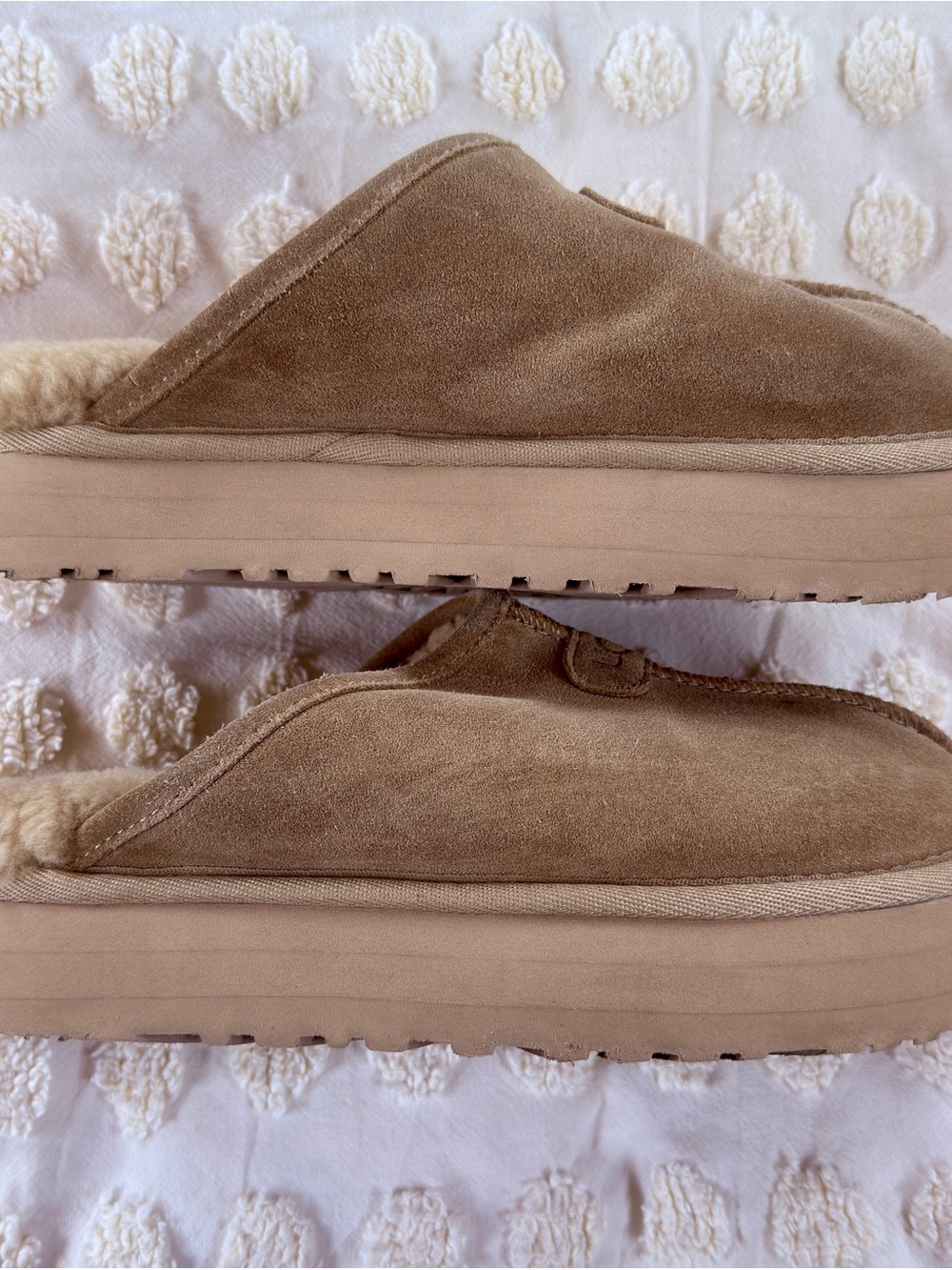 UGG Sz 7 Cozy Suede Slip-On in Light Brown